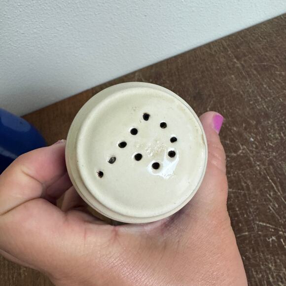 Heavy Stoneware‎ Large blue & white Salt and Pepper Shakers VINTAGE - Picture 8 of 9